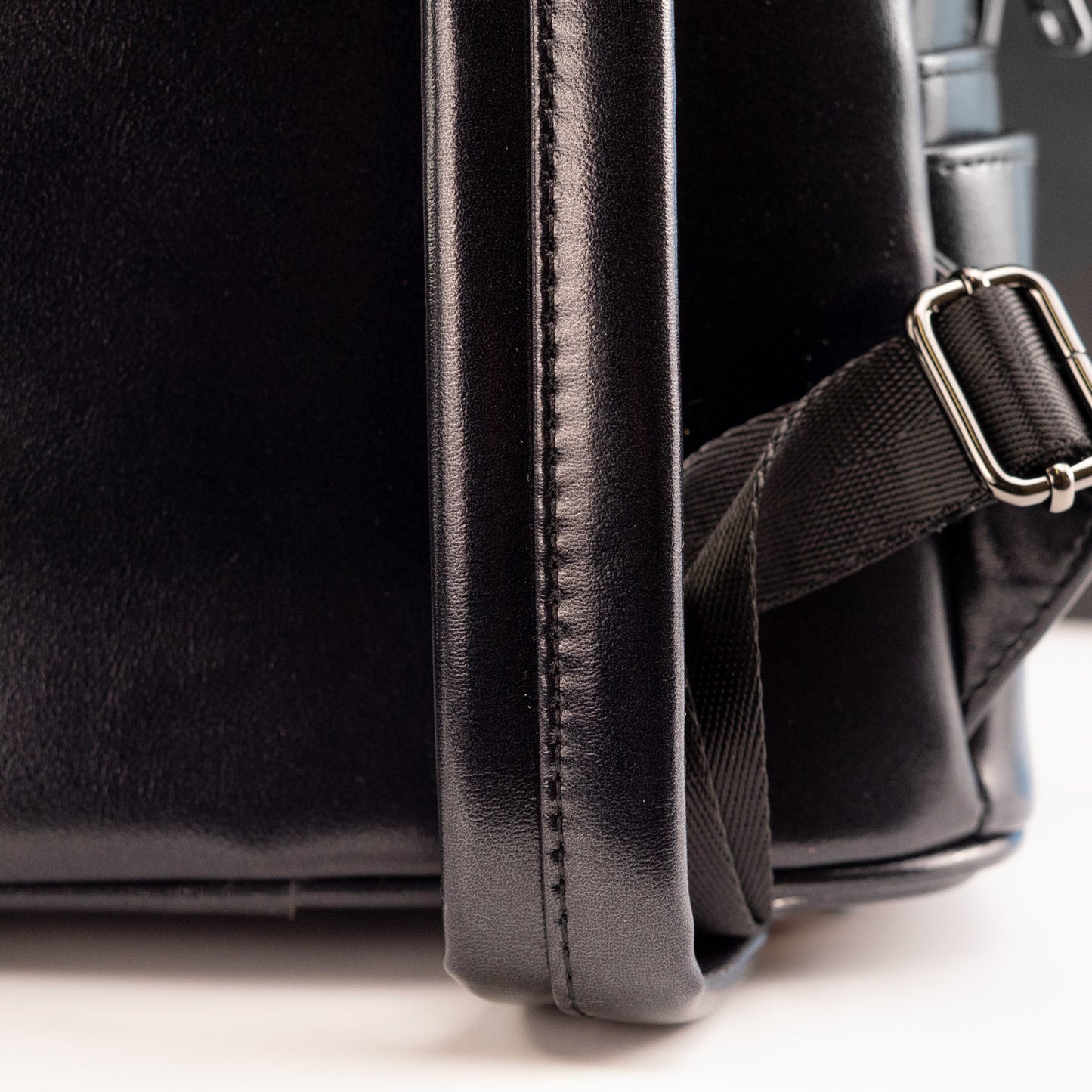 [OUTLET] Loungefly x Disney Minnie Mouse Midnight Black Quilted Mini Backpack