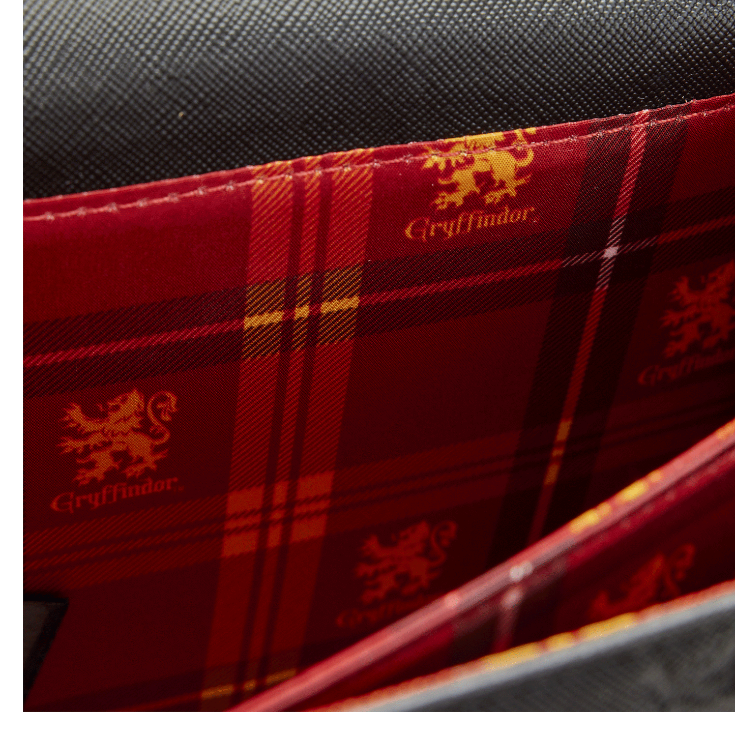 [OUTLET] Loungefly x Harry Potter Gryffindor Chain Strap Crossbody Bag