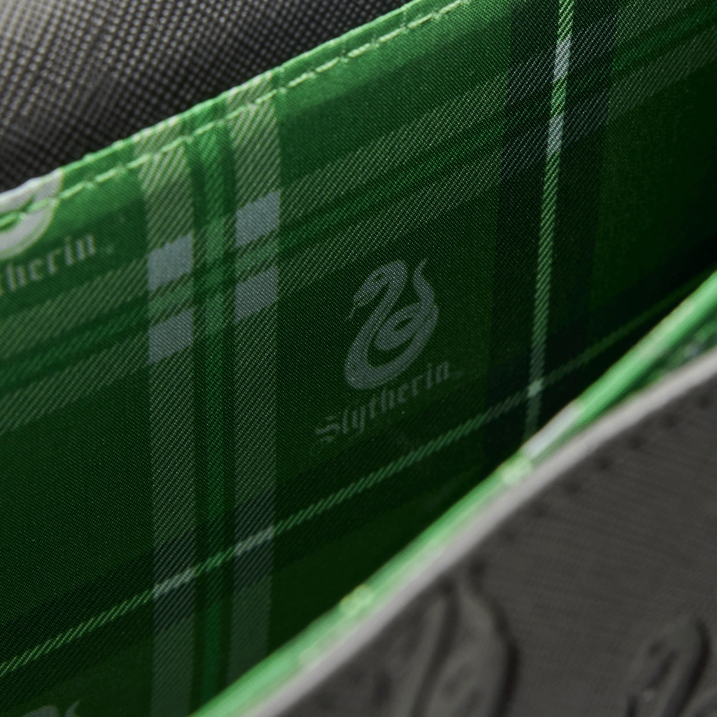 [OUTLET] Loungefly x Harry Potter Slytherin Chain Strap Crossbody Bag