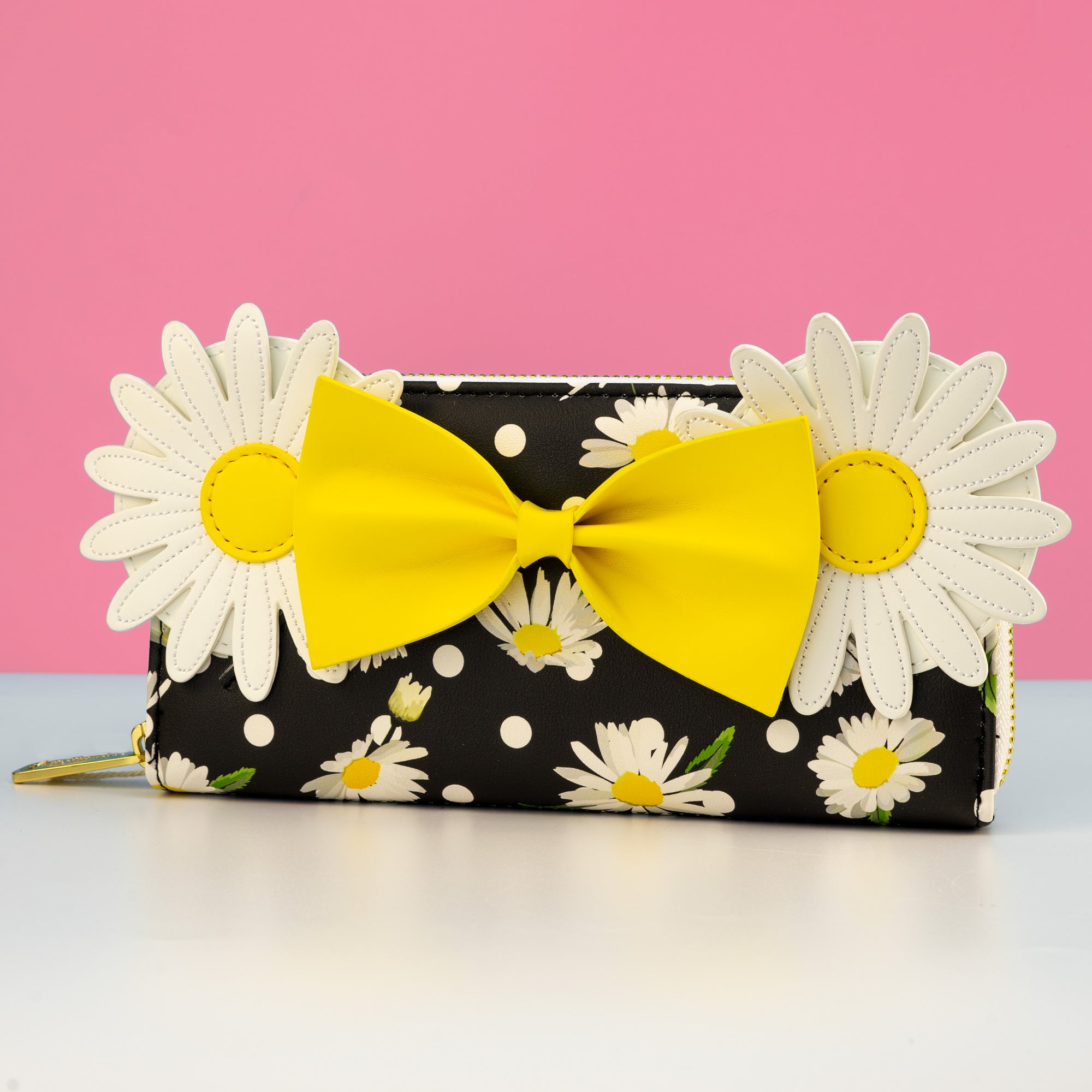 Loungefly x Disney Minnie Mouse Daisies Purse - GeekCore