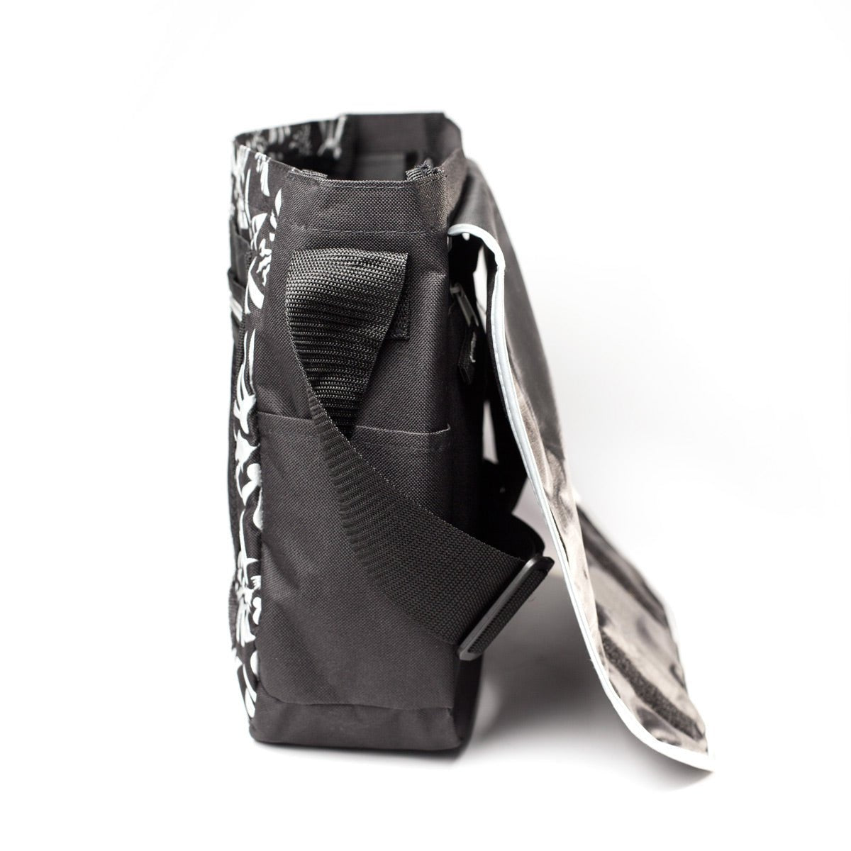 Nintendo The Legend of Zelda Black Messenger Bag - GeekCore