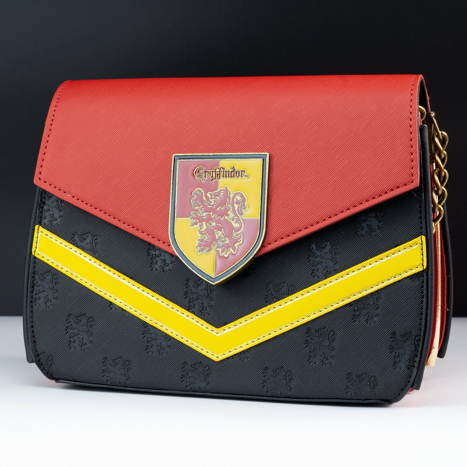 [OUTLET] Loungefly x Harry Potter Gryffindor Chain Strap Crossbody Bag - GeekCore